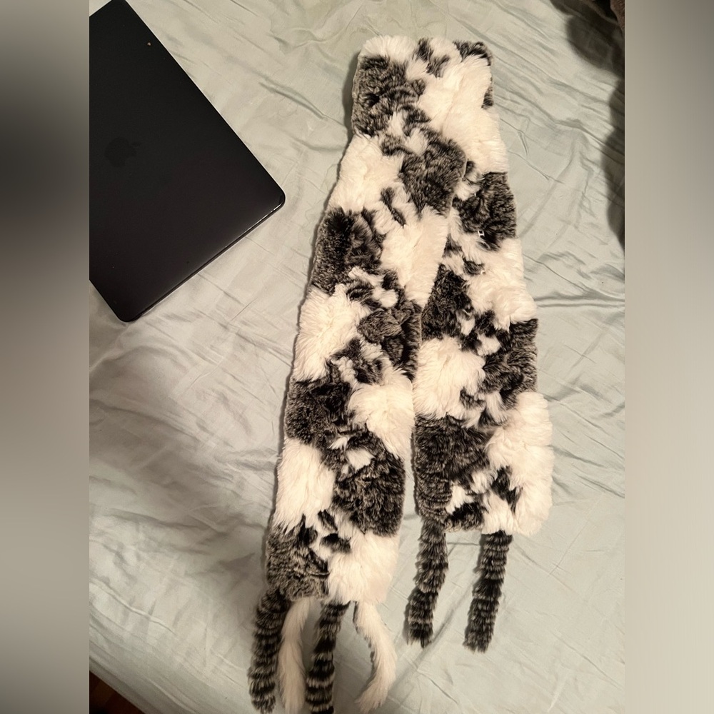Fur scarf 🤍 grey and white extra soft